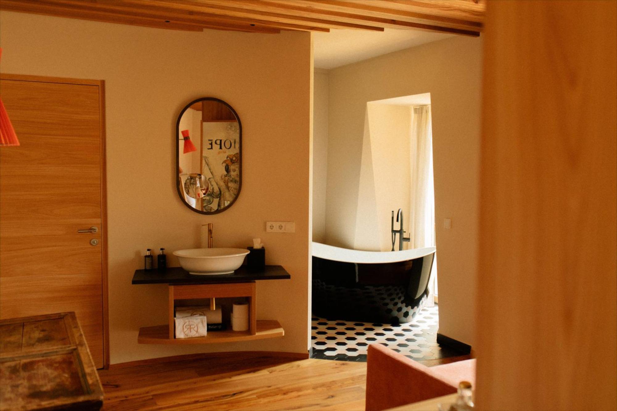 Langenmantel Historic Suites Термено Экстерьер фото